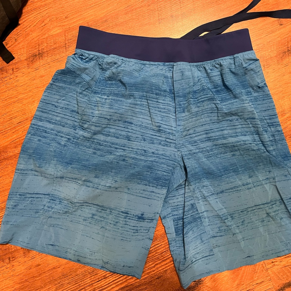 Lululemon Shorts L